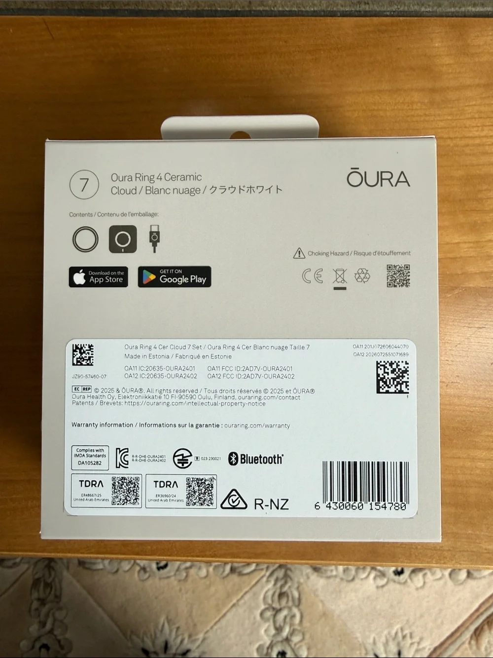 Oura Ring 4 Ceramic — Cloud White with Silver Inner Band